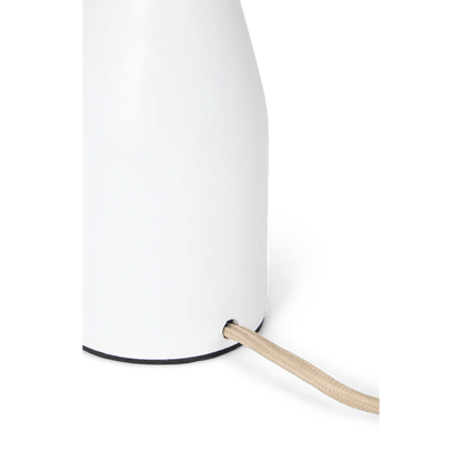 Nachttischlampe aus weißem Metall