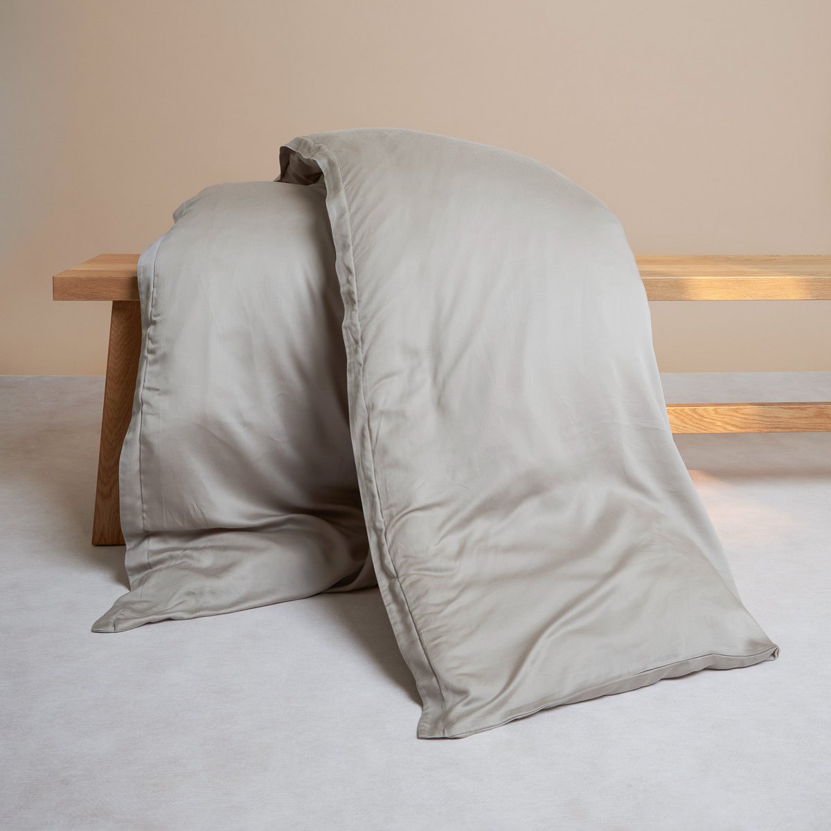 Luxuriöse TENCEL™ Lyocell Satin Bettwäsche - seidig-weich & atmungsaktiv (Taupe)