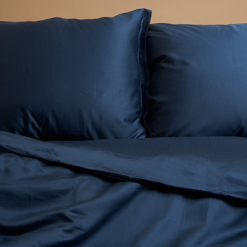 Luxuriöse TENCEL™ Lyocell Satin Bettwäsche - seidig-weich & atmungsaktiv (Dunkelblau)