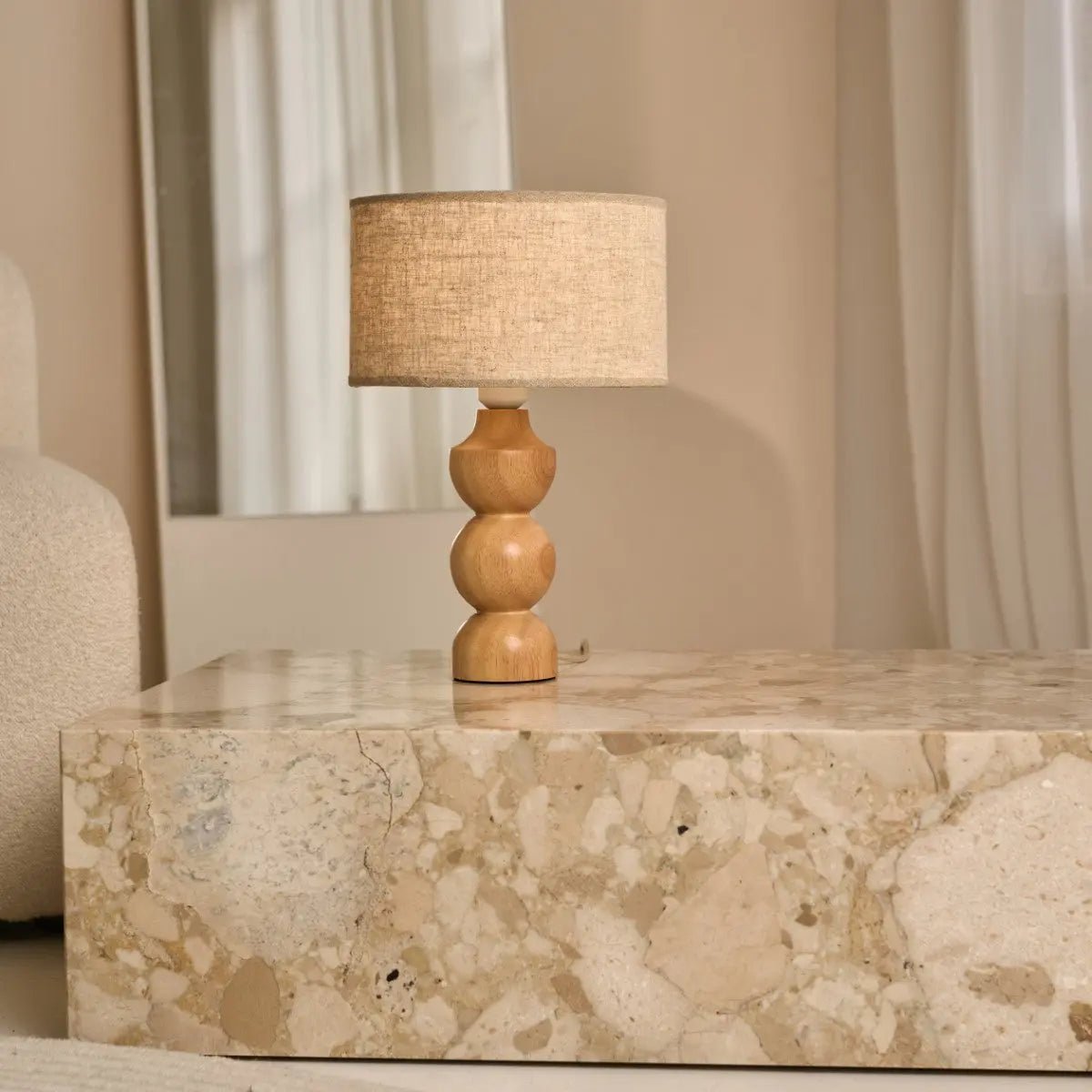 Holz Lampe mit beigem Lampenschirm SONVELIA