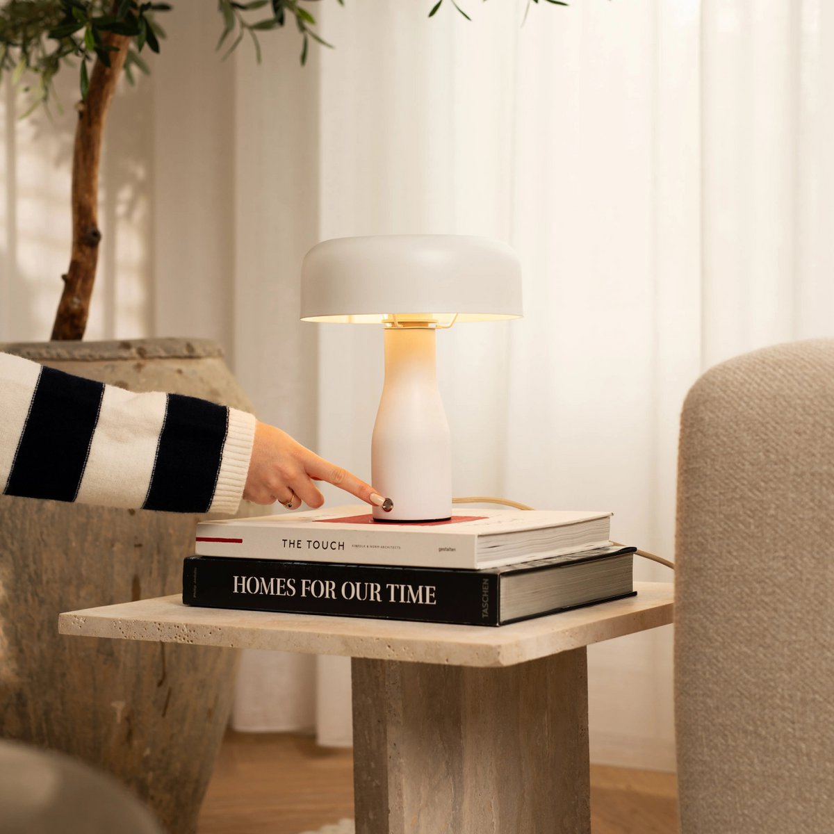 Nachttischlampe aus weißem Metall SONVELIA