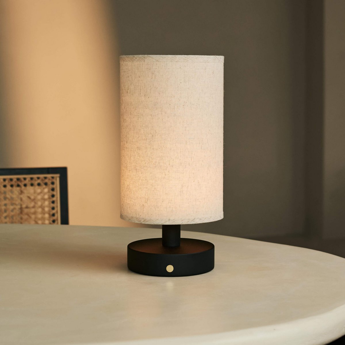 Lampe aus Holz mit Dimmfunktion (schwarz)