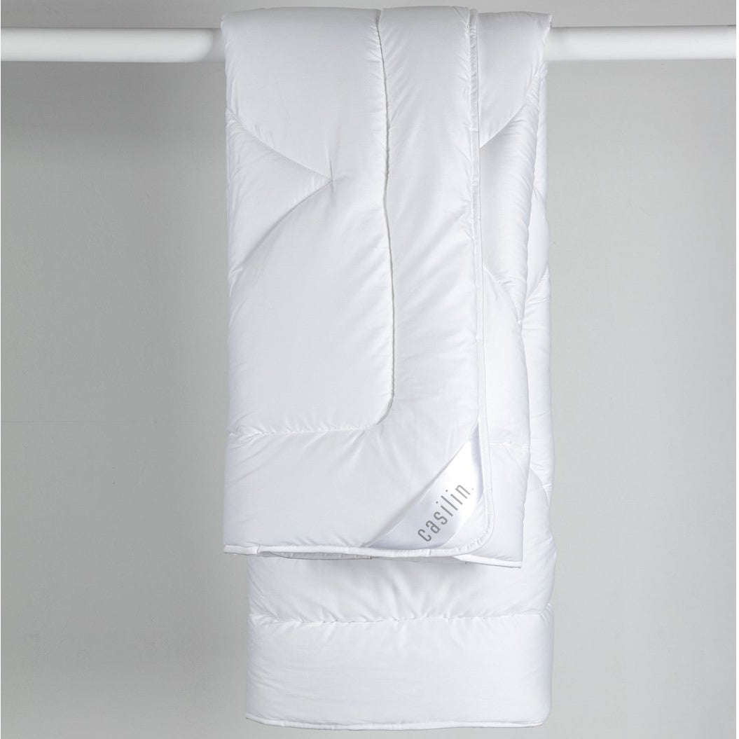 Ganzjahresdecke Duvet mit hautfreundlichem Baumwoll-Satin-Bezug (Satin Mono)