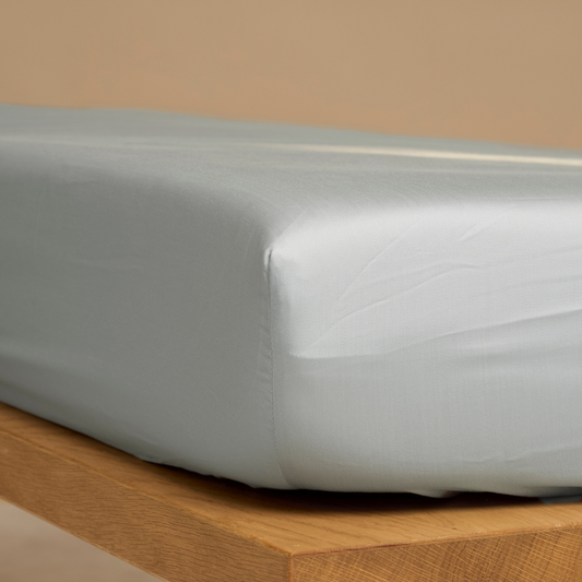 Spannbettlaken TENCEL™ Satin - atmungsaktiv & seidig weich  (Graublau)